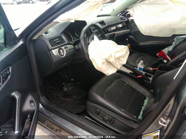 1VWLA7A34KC010301 Volkswagen Passat 2.0t Wolfsburg Edition