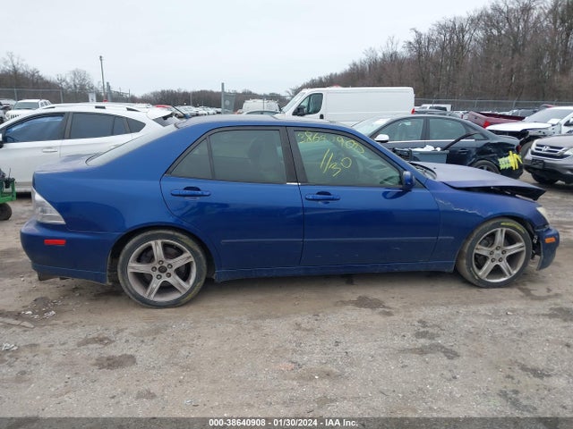 2001 LEXUS IS 300 BASE (A5) VIN: JTHBD182110020119