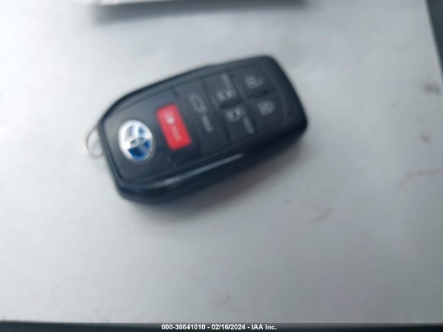 Toyota SIENNA XLE 2021 5TDYRKEC7MS063400 Image 11