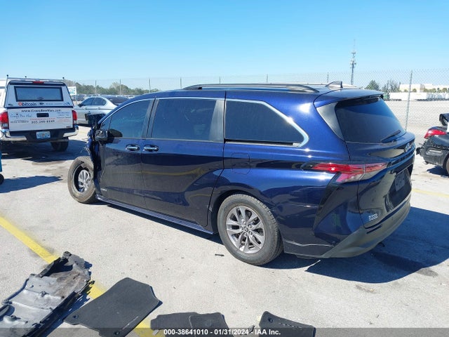 Toyota SIENNA XLE 2021 5TDYRKEC7MS063400 Image 3
