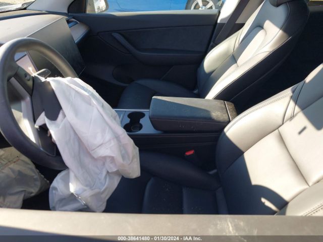 2021 TESLA MODEL Y 5YJYGDEE5MF131250 Photo 4