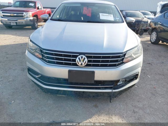 1VWBA7A34JC013581 Volkswagen Passat 2.0t Se