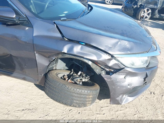 2018 HONDA CIVIC EX VIN: 19XFC2F77JE020952