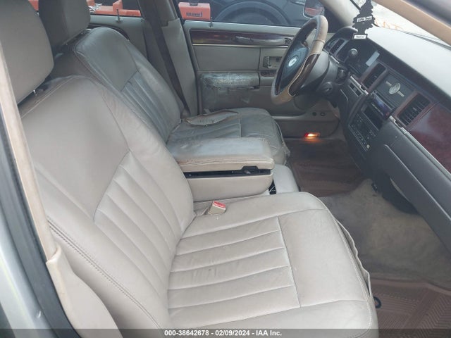 2003 LINCOLN TOWN CAR SIGNATURE/SIGNATURE PREMIUM VIN: 1LNHM82W03Y640752