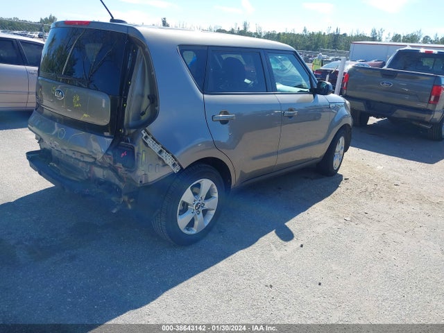 2018 KIA SOUL VIN: KNDJN2A26J7509892