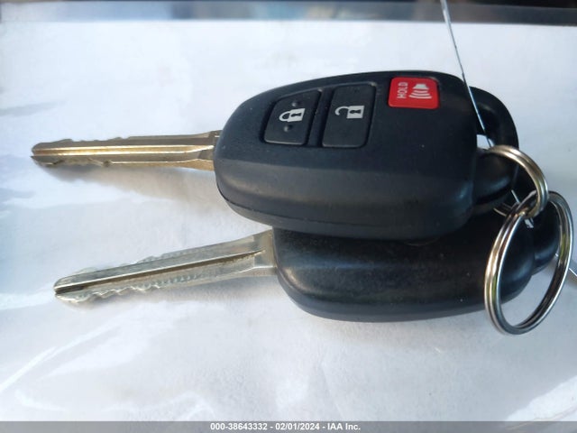 Toyota RAV4 LE 2017 2T3ZFREV0HW351979 Image 11