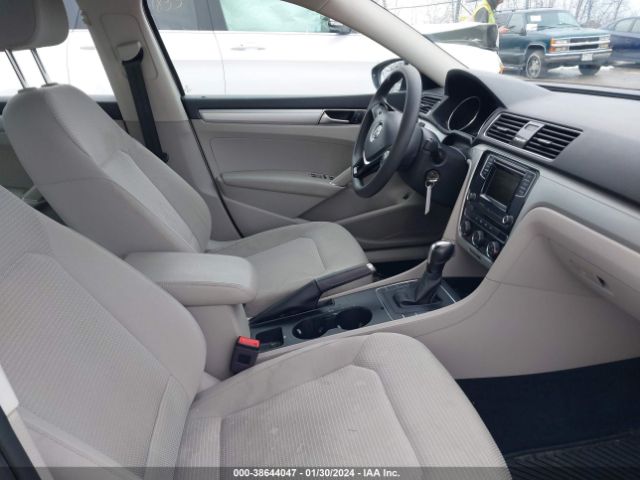 1VWAA7A31JC018166 Volkswagen Passat 2.0t R-line/2.0t S