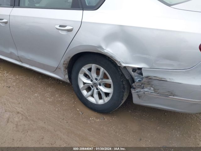 1VWAA7A31JC018166 Volkswagen Passat 2.0t R-line/2.0t S