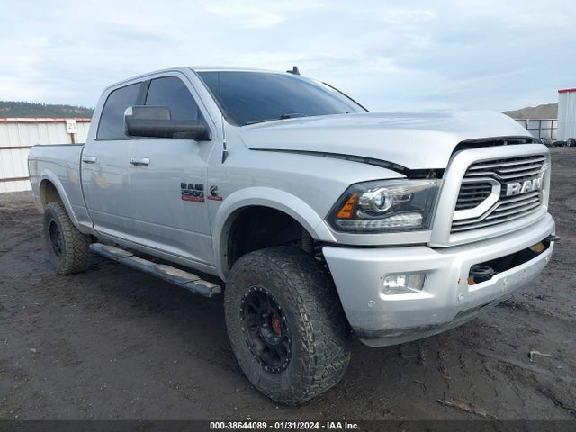 RAM 2500 Laramie  4x4 6'4 Box 2018 3C6UR5FLXJG170361 main image