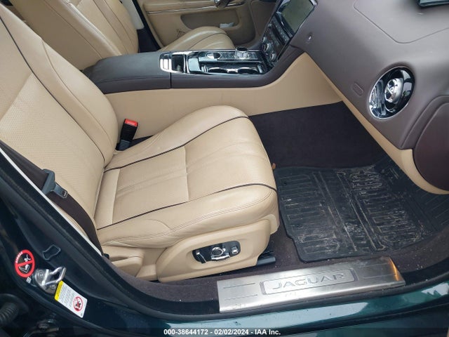 2019 JAGUAR XJ SAJWJ1CD3K8W19158 Photo 4