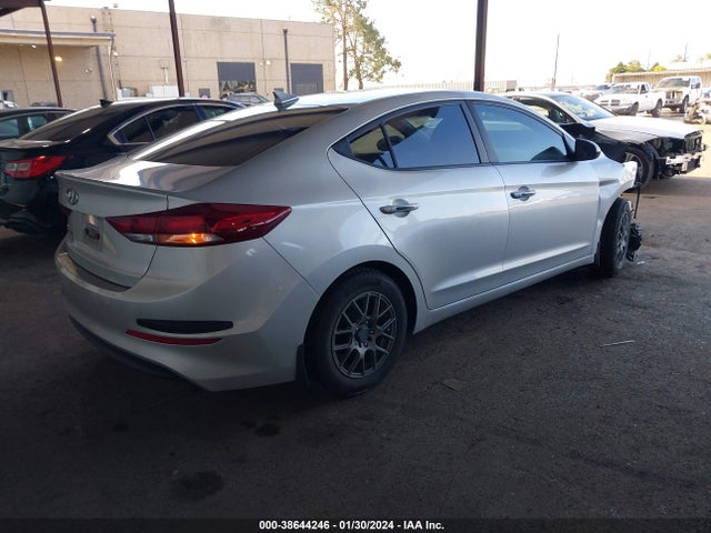 Hyundai ELANTRA SE 2018 5NPD74LF2JH399924 Image 4