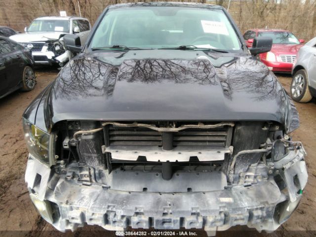 1C6RR7KG2HS829059 RAM 1500 Express  4x4 5'7 Box