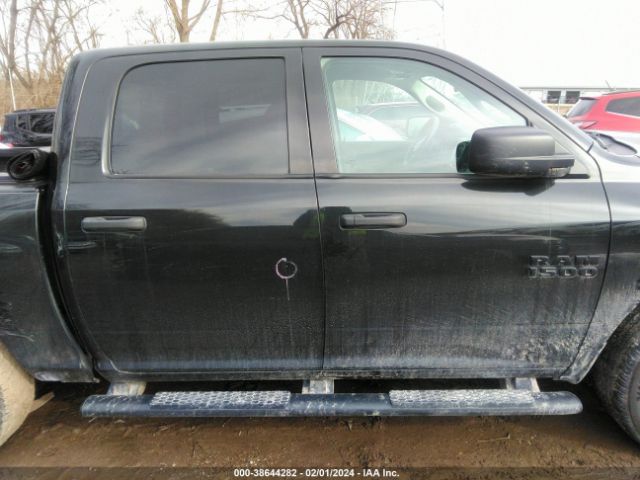 1C6RR7KG2HS829059 RAM 1500 Express  4x4 5'7 Box