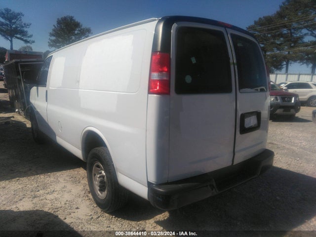 Chevrolet Express 2500 Work Van 2018 1GCWGAFP3J1340531 Image 3