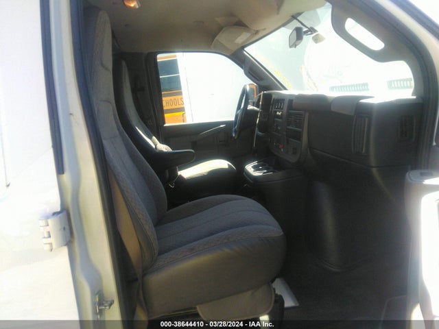 Chevrolet Express 2500 Work Van 2018 1GCWGAFP3J1340531 Image 5