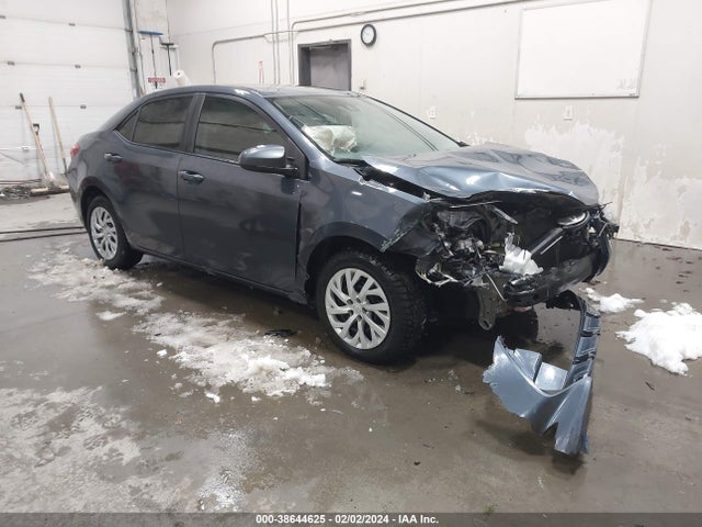 Toyota COROLLA LE 2018 5YFBURHE5JP810975 Image 1