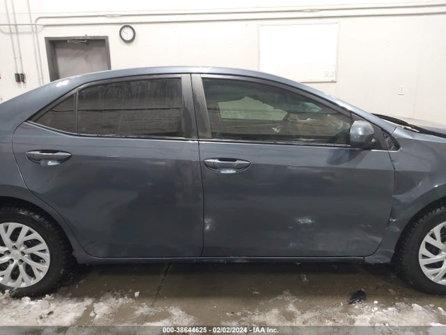 Toyota COROLLA LE 2018 5YFBURHE5JP810975 Image 13