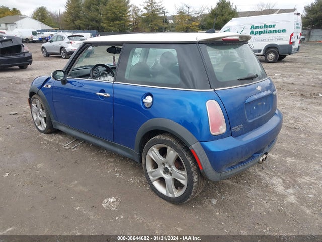 2005 MINI COOPER S WMWRE33445TD98716 Photo 2