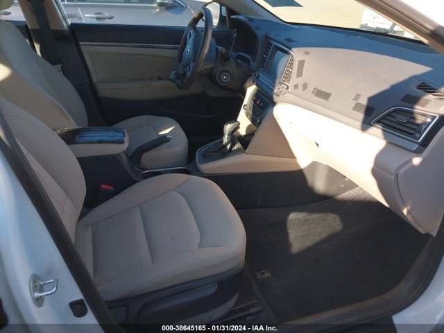 2018 HYUNDAI ELANTRA SEL VIN: 5NPD84LFXJH237648