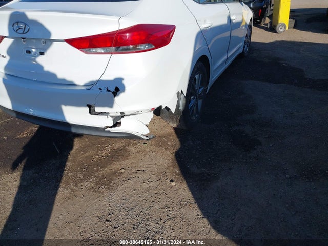 2018 HYUNDAI ELANTRA SEL VIN: 5NPD84LFXJH237648
