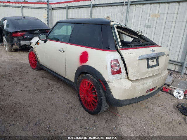 2012 MINI COOPER WMWSU3C51CT258050 Photo 2