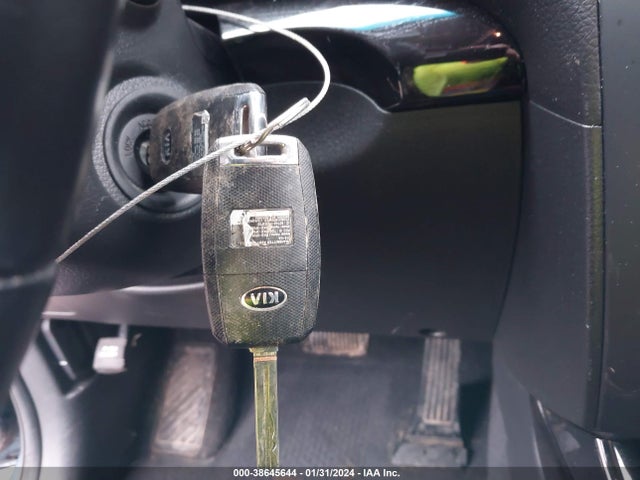 2015 KIA SORENTO LX VIN: 5XYKT4A62FG601519