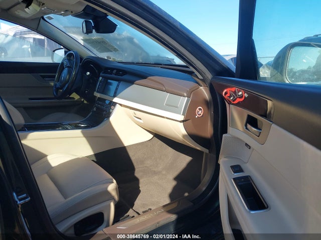 SAJBD4BN9HCY43168 Jaguar Xf 20d Premium