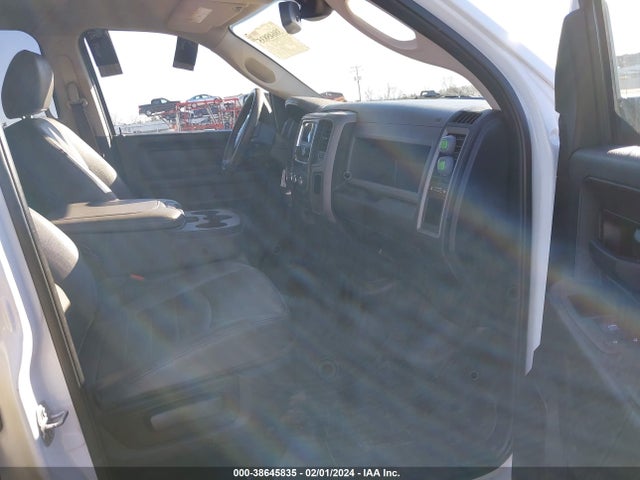 1C6RR7FG5KS612624 RAM 1500 Classic Tradesman Quad Cab 4x4 6'4 Box