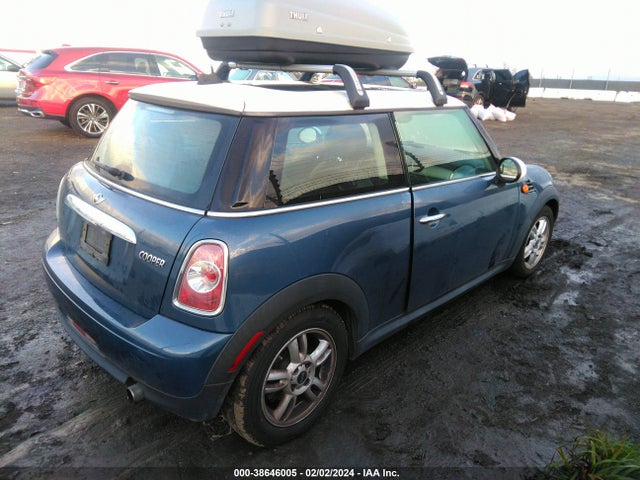 2011 MINI COOPER WMWSU3C56BT092378 Photo 3