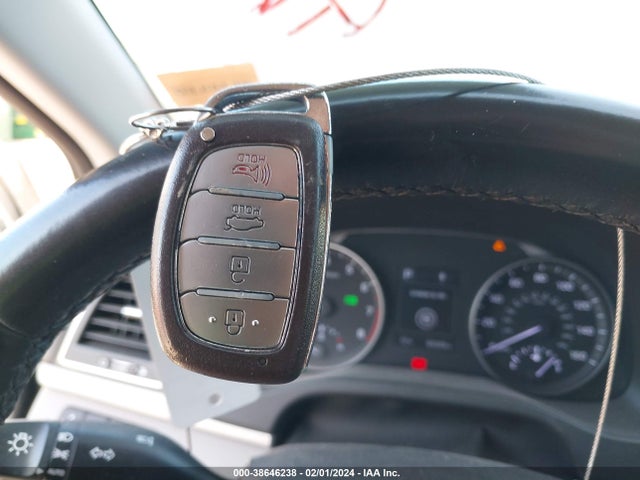 Hyundai Elantra Value Edition 2018 5NPD84LF0JH382424 Image 11