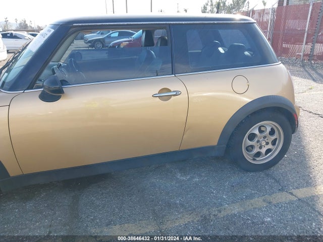 2004 MINI COOPER WMWRC334X4TC49960 Photo 5