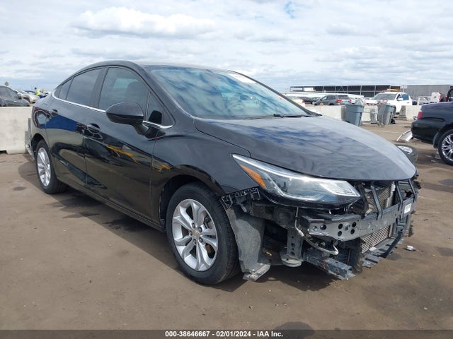 Chevrolet CRUZE LT 2019 1G1BE5SM1K7115832 Image 1