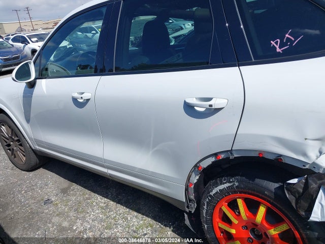 Porsche Cayenne Platinum Edition 2017 WP1AA2A28HKA85438 Image 15