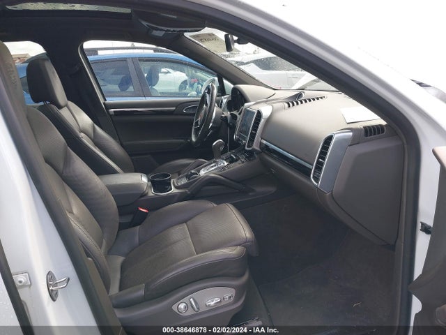 2017 PORSCHE CAYENNE WP1AA2A28HKA85438 Photo 4
