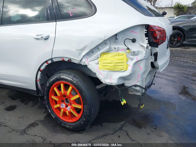 2017 PORSCHE CAYENNE WP1AA2A28HKA85438 Photo 5