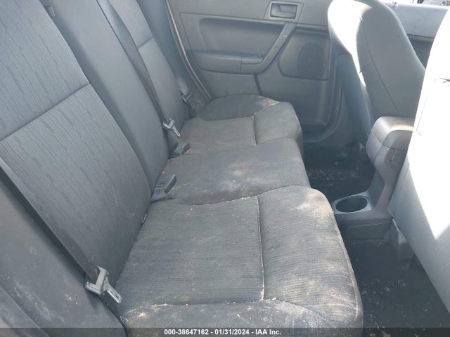 2010 FORD FOCUS SE VIN: 1FAHP3FN1AW258017