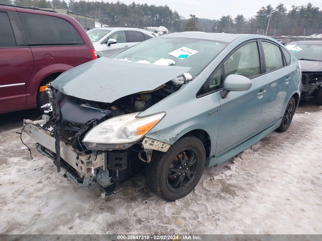 Toyota Prius Three 2015 JTDKN3DU4F1920225 Image 2