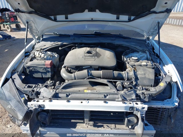 2017 JAGUAR XE SAJAR4BG0HA975536 Photo 9