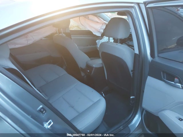 2018 HYUNDAI ELANTRA SEL VIN: KMHD84LF8JU574479