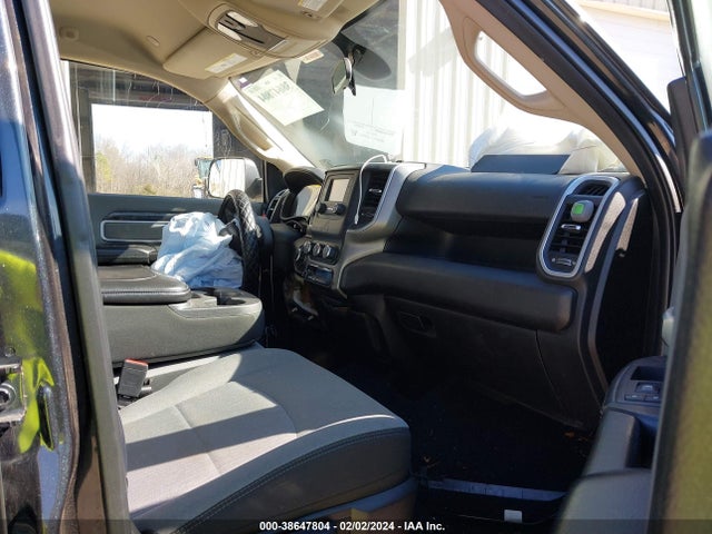 3C6UR5DJ2KG620667 RAM 2500 Big Horn  4x4 6'4 Box