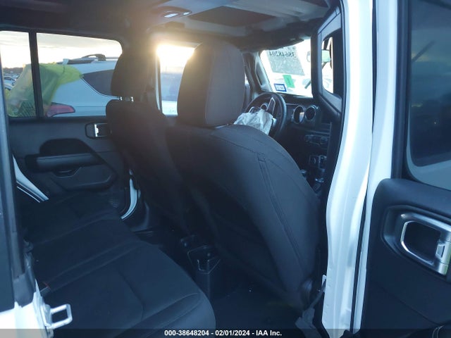 1C4HJXEG5JW254171 Jeep Wrangler Unlimited Sahara 4x4