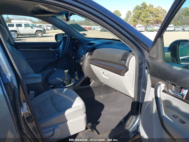 2011 KIA SORENTO VIN: 5XYKT3A13BG150982