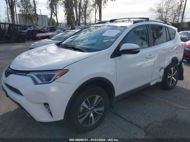 Toyota Rav4 Xle 2018 JTMRFREV0JJ742862 Image 2