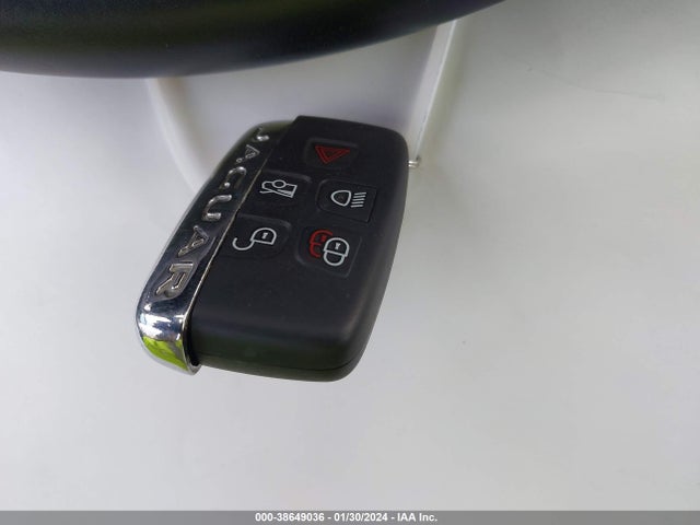 2018 JAGUAR XE SAJAJ4FX9JCP20587 Photo 10