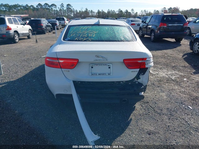 Jaguar Xe 25t 2018 SAJAR4FX6JCP31281 Image 16