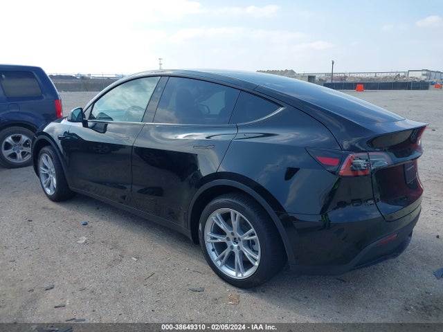 2023 TESLA MODEL Y 7SAYGDEE9PA184800 Photo 2