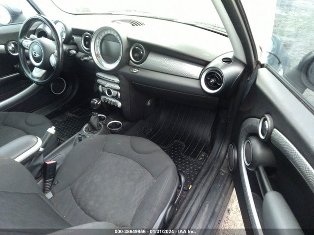 2009 MINI COOPER S CLUBMAN WMWMM33599TP92043 Photo 4