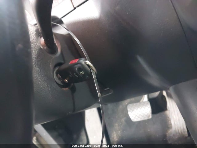 WVGAV7AX1FW569547 Volkswagen TIGUAN S