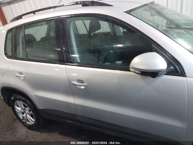WVGAV7AX1FW569547 Volkswagen TIGUAN S