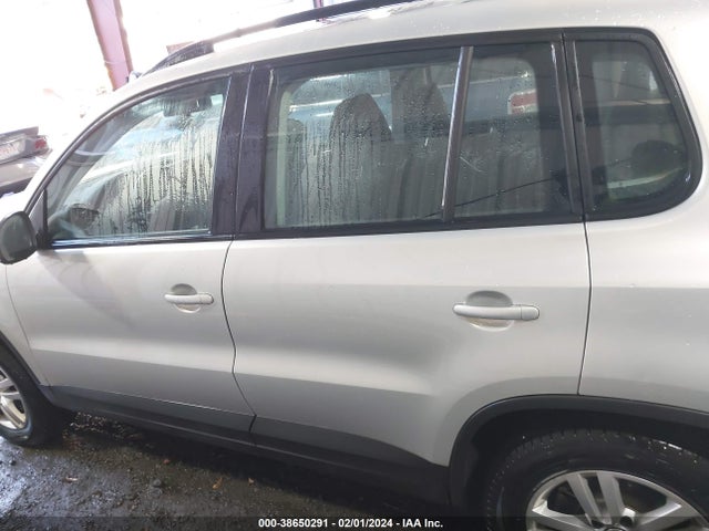 WVGAV7AX1FW569547 Volkswagen TIGUAN S
